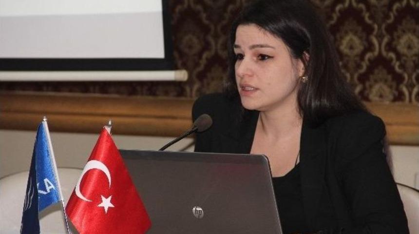 Bakka 2015 Yılı Mali Destek Programları Eğitim Toplantıları S&uuml;r&uuml;uyor