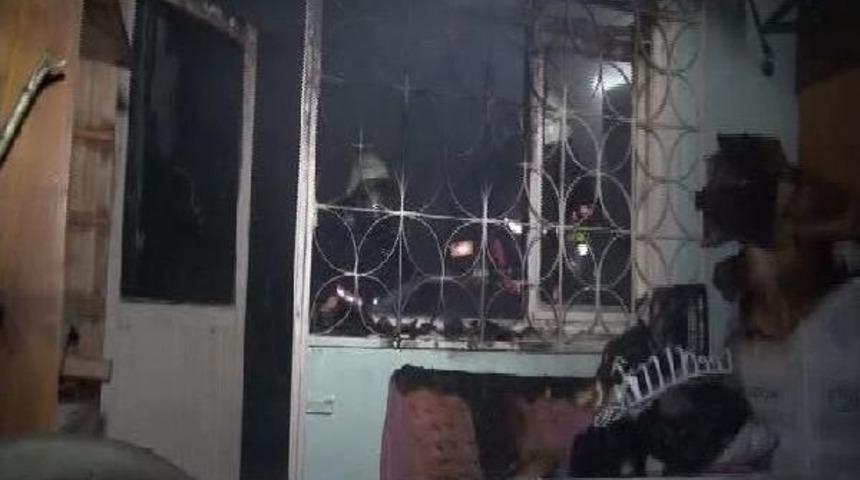 Eski Televizyonun Tüpü Patlayınca Evde Yangın Çıktı