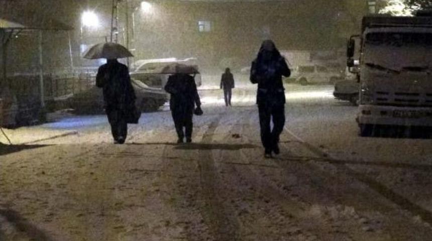 &Ccedil;elikhan'da Okullara Kar Tatili