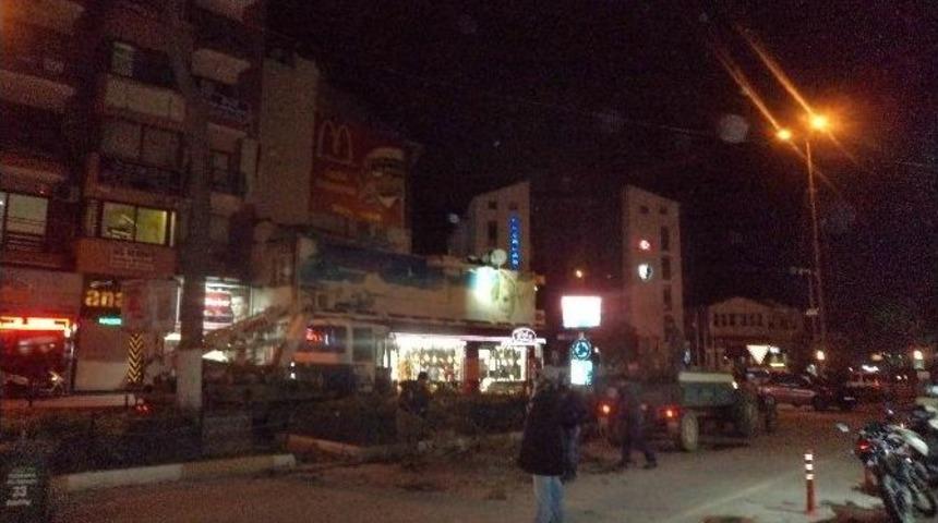 Kuşadası&rsquo;nda Fırtına Hayatı Fel&ccedil; Etti