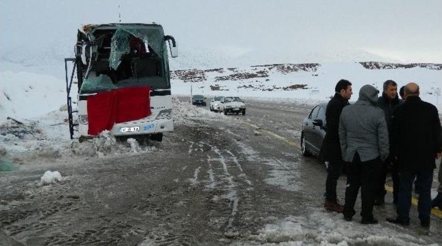 Malatya’da Yolcu Otobüsü Devrildi: 1 Ölü, 15 Yaralı