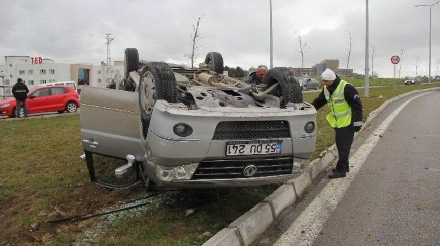 Samsun’da Kamyonet Takla Attı: 2 Yaralı