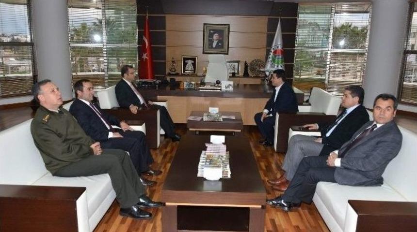 Vali T&uuml;rker Kepez İl&ccedil;esini Ziyaret Etti