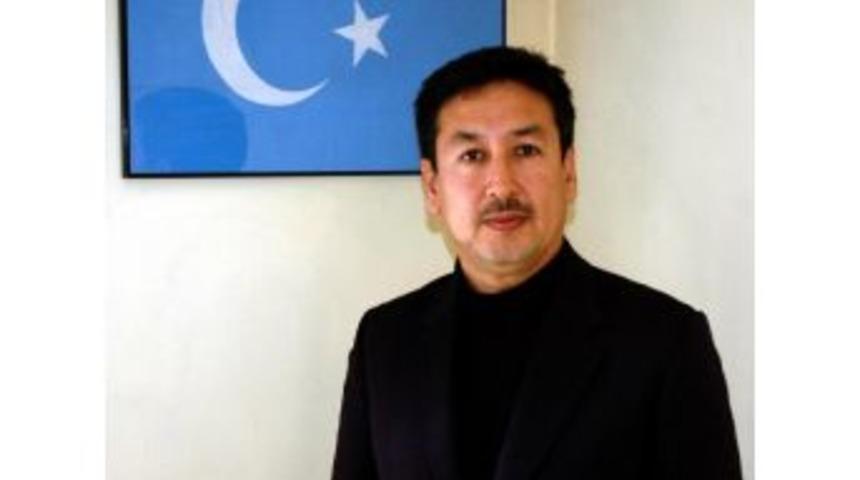 T&uuml;mt&uuml;rk: Urum&ccedil;i&rsquo;De Cami Imamlarının Zorla Dans Ettirilmesi, İslam'a Hakarettir