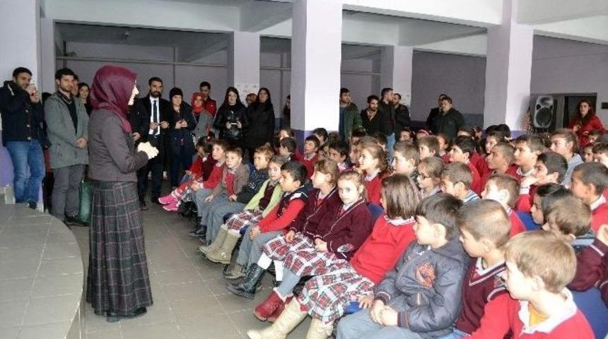 G&uuml;m&uuml;şhaneli &Uuml;niversite &Ouml;ğrencilerinden &Ouml;rnek Davranış