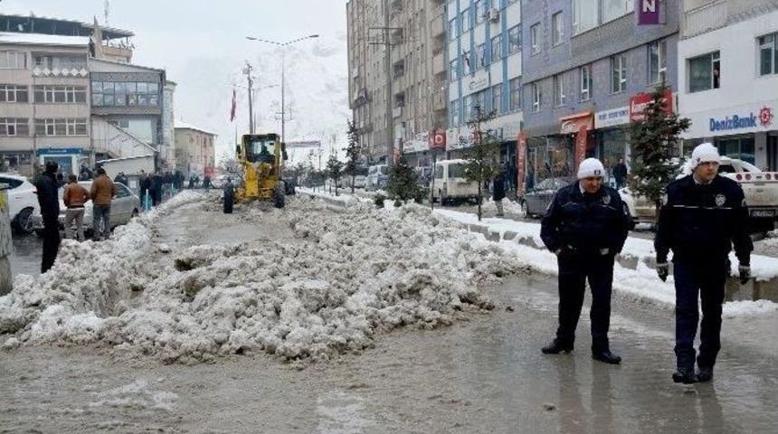 Hakkari&rsquo;de Karla M&uuml;cadele &Ccedil;alışması
