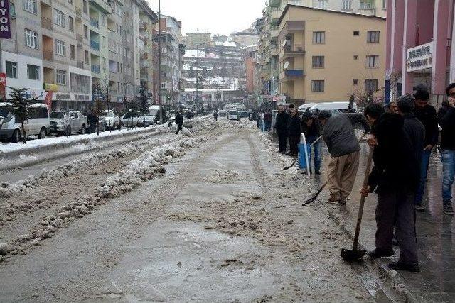 Hakkari’de Karla Mücadele Çalışması