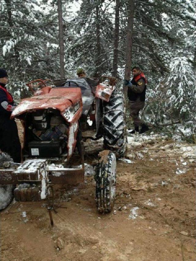 Devrilen Traktörün Altında Kalan Sürücü Öldü