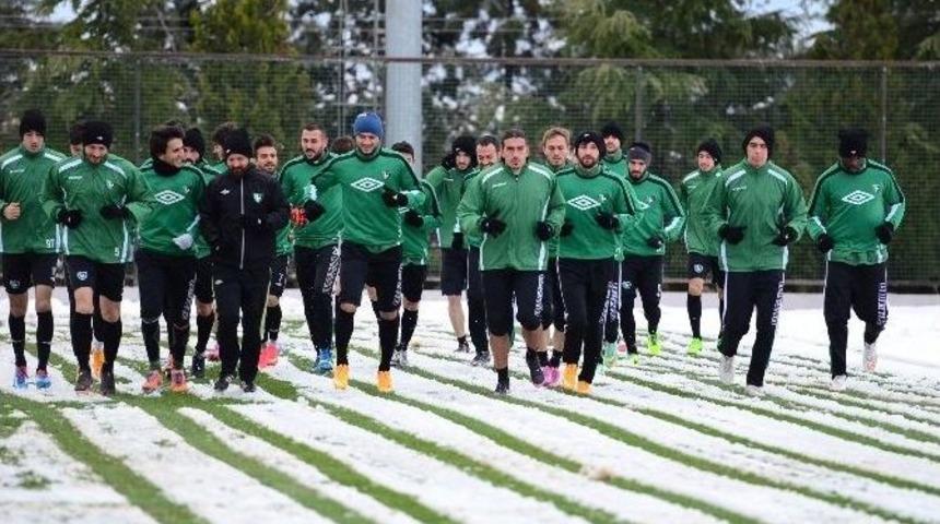 Denizlispor Kar Altında &Ccedil;alıştı