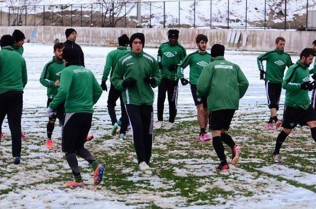 Denizlispor Kar Altında Çalıştı