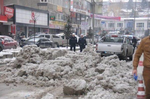 Hakkari'de Kar Temizleme Çalışması