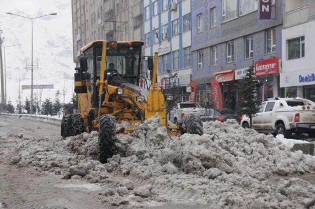 Hakkari'de Kar Temizleme Çalışması