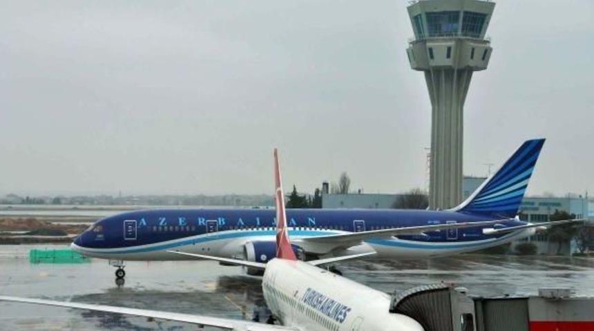 Azerbaycan Havayolları'nın Yeni Dreamliner'i Atat&uuml;rk Havalimanı'nda