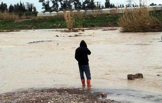 Dereye Düşen Vatandaşı Arama Çalışmaları Sürüyor