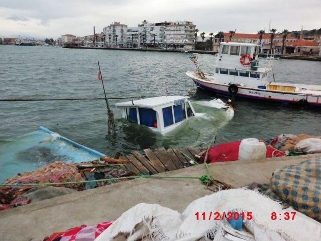 Ayvalıklı K&uuml;&ccedil;&uuml;k Balık&ccedil;ılar Balık&ccedil;ı Barınağı İstiyor