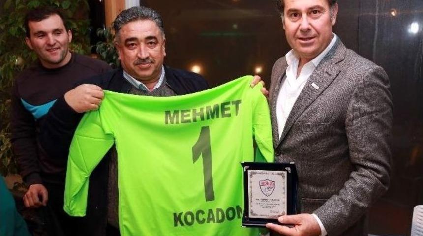 Başkan Kocadon, G&uuml;ndoğanspor İle Şampiyonluğu Kutladı