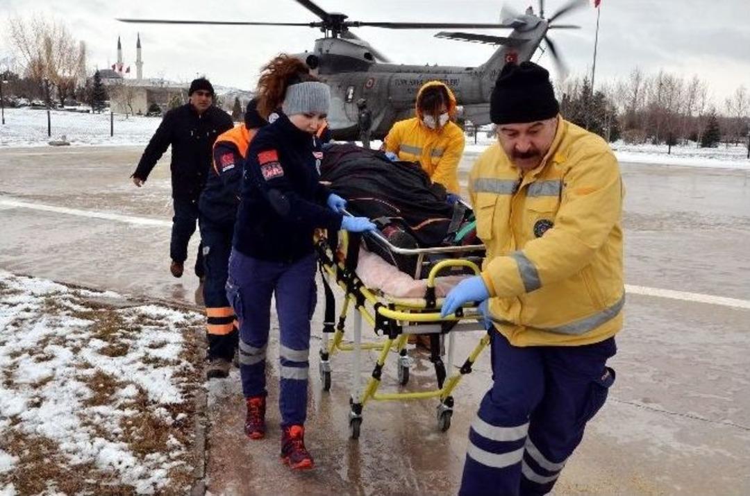 (&ouml;zel Haber) Kar Nedeniyle Mahsur Kalan Hastalar Helikopterle Kurtarıldı
