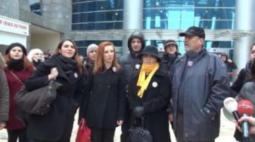 Spiker K&uuml;bra Eken'in Darp Davası; Gazeteci Eşe Yurtdışı Yasağı Konuldu