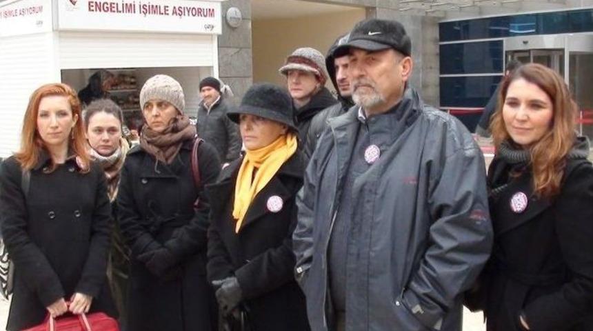 Koca Dayağının Fel&ccedil; Ettiği Spiker K&uuml;bra Eken&rsquo;in İlk Duruşması G&ouml;r&uuml;ld&uuml;