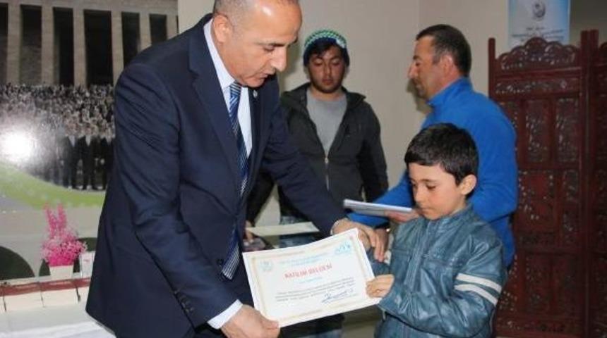 Kayak Eğitim Alan 160 &Ouml;ğrenciye Katılım Belgeleri Verildi.