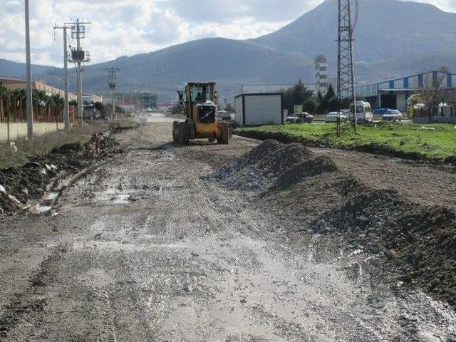 Muradiye Orta Ölçekli Sanayi Sitesi Yola Kavuşuyor