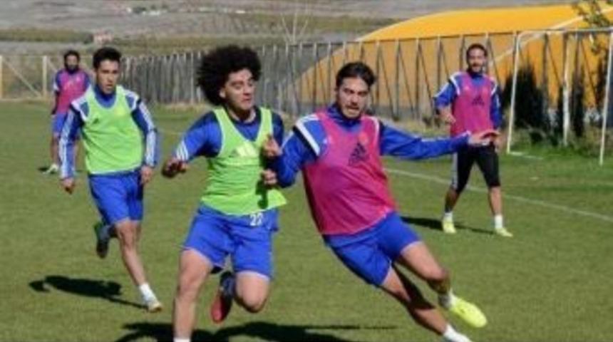 Yeni Malatyaspor&rsquo;da Ferhat Canlı&rsquo;ya Profesyonel Lisans &Ccedil;ıkarıldı