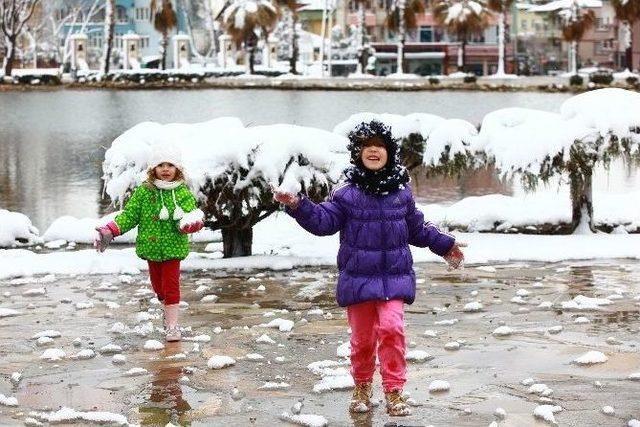 Denizli’de Vatandaşlar Karın Tadını Çıkardı