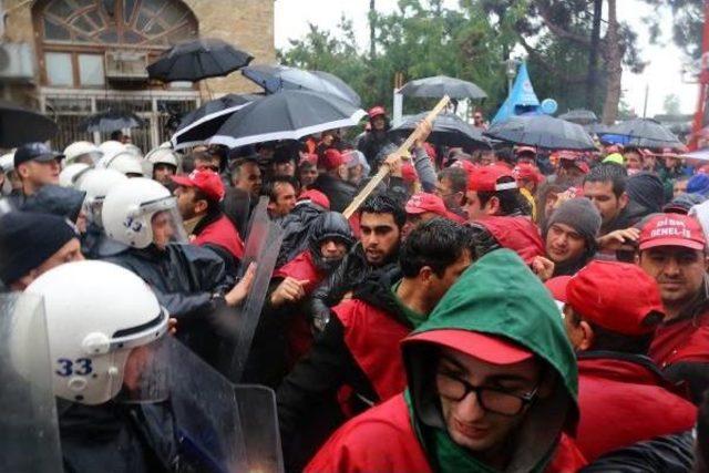 Mersin'de Belediyeden Atılan Taşeron Işçilerine Biber Gazlı Müdahale