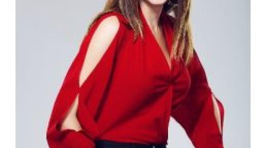 &Uuml;nl&uuml; Astrolog Hande Kazanova İzmir&rsquo;e Geliyor