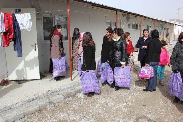 Kobanili Kadın Ve Çocuklara Yardım