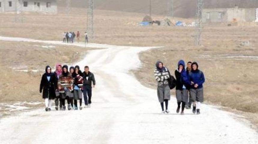 Van G&uuml;rpınar'da 3 G&uuml;nd&uuml;r Elektrik Kesintisi Bıktırdı