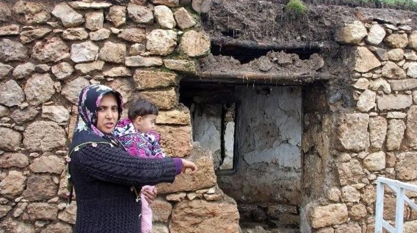 Şiddetli Yağmur Evin Duvarlarını Yıktı