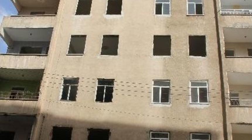 Bağlar Belediyesi Hasarlı Bir Binanın Yıkımını Ger&ccedil;ekleştirdi