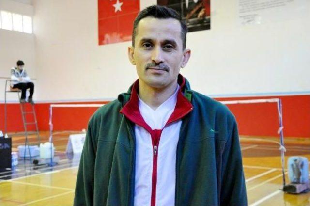 Veteranlar Türkiye Badminton Şampiyonası Başladı