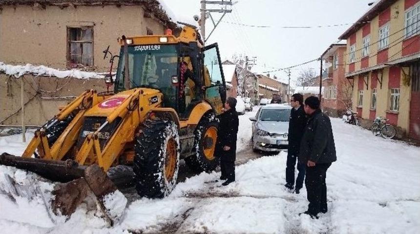 Akşehir&rsquo;de Karla M&uuml;cadele &Ccedil;alışmaları