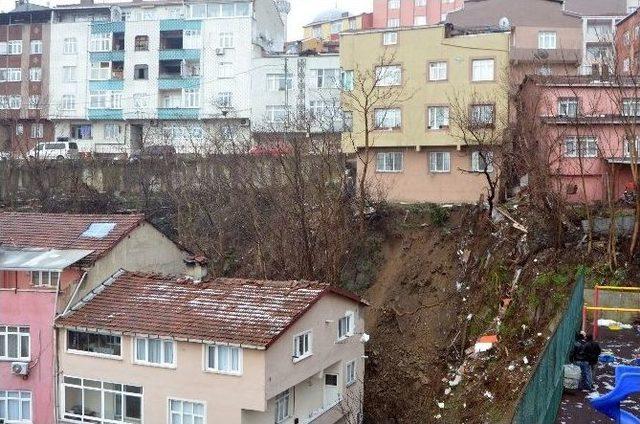 Kağıthane’de Toprak Kayması