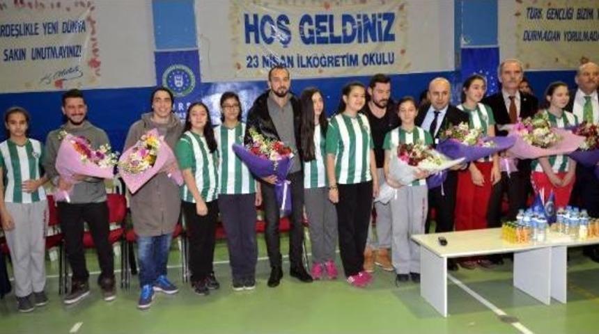 Okulda Bursaspor Forması Dağıttılar
