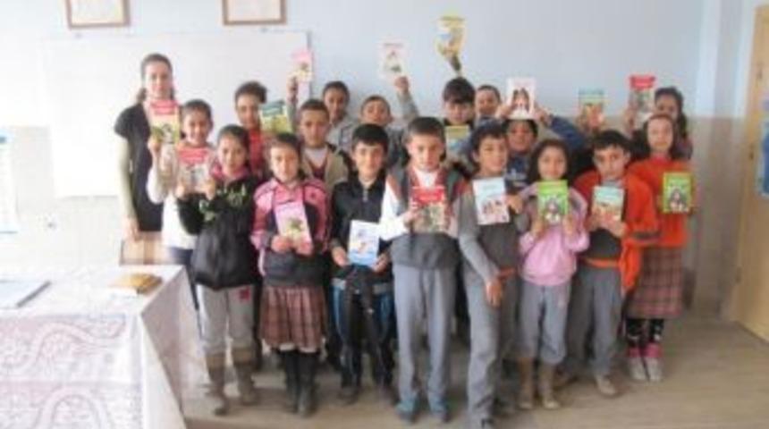 Yerk&ouml;y&rsquo;de &ldquo;askıda Kitap Projesi&rdquo; Kapsamında Kitap Dağıtıldı