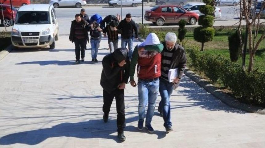 Milas&rsquo;ta Piyasaya S&uuml;r&uuml;len Ucuz Sigara Hırsızları Ele Verdi