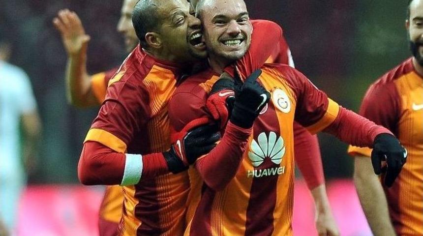 Melo, Sneıjder&rsquo;in Kulağını Isırdı