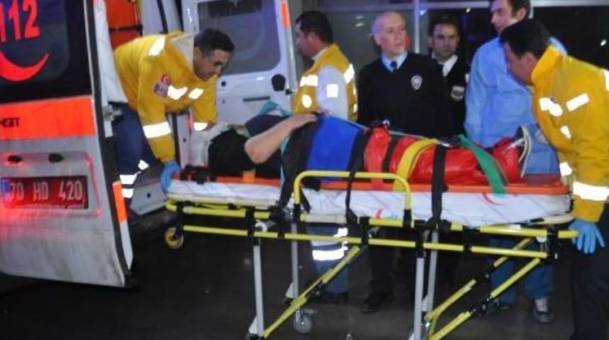 İş&ccedil;ileri Taşıyan Minib&uuml;s, Kamyonete Arkadan &Ccedil;arptı: 16 Yaralı