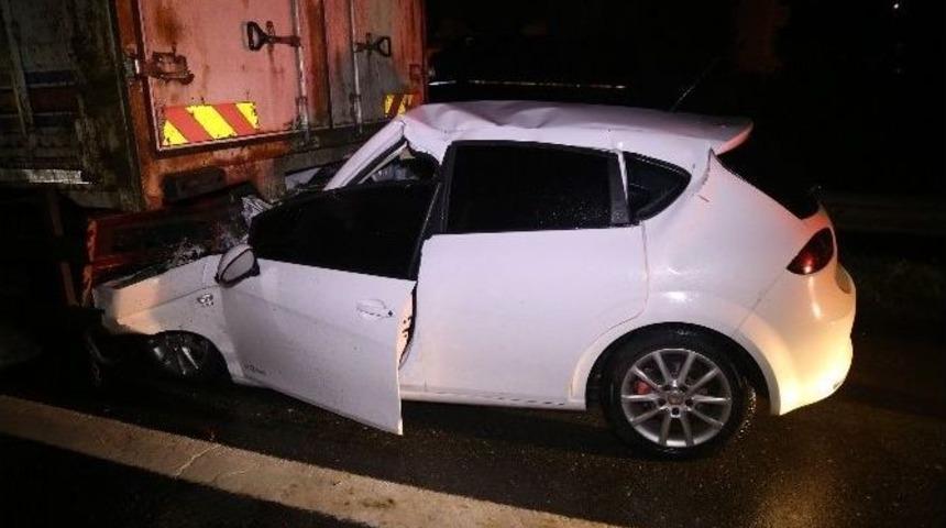 Otomobil Kamyona Arkadan &Ccedil;arptı: 1 Yaralı