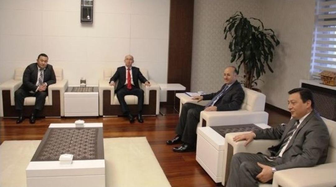Kırgızistan Heyeti, Vali Azizoğlu&rsquo;nu Ziyaret Etti
