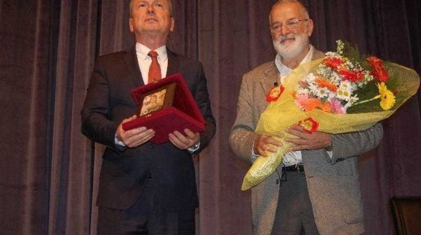 &Uuml;nl&uuml; Ekonomist Deniz G&ouml;k&ccedil;e &Ccedil;aycumalılarla Buluştu