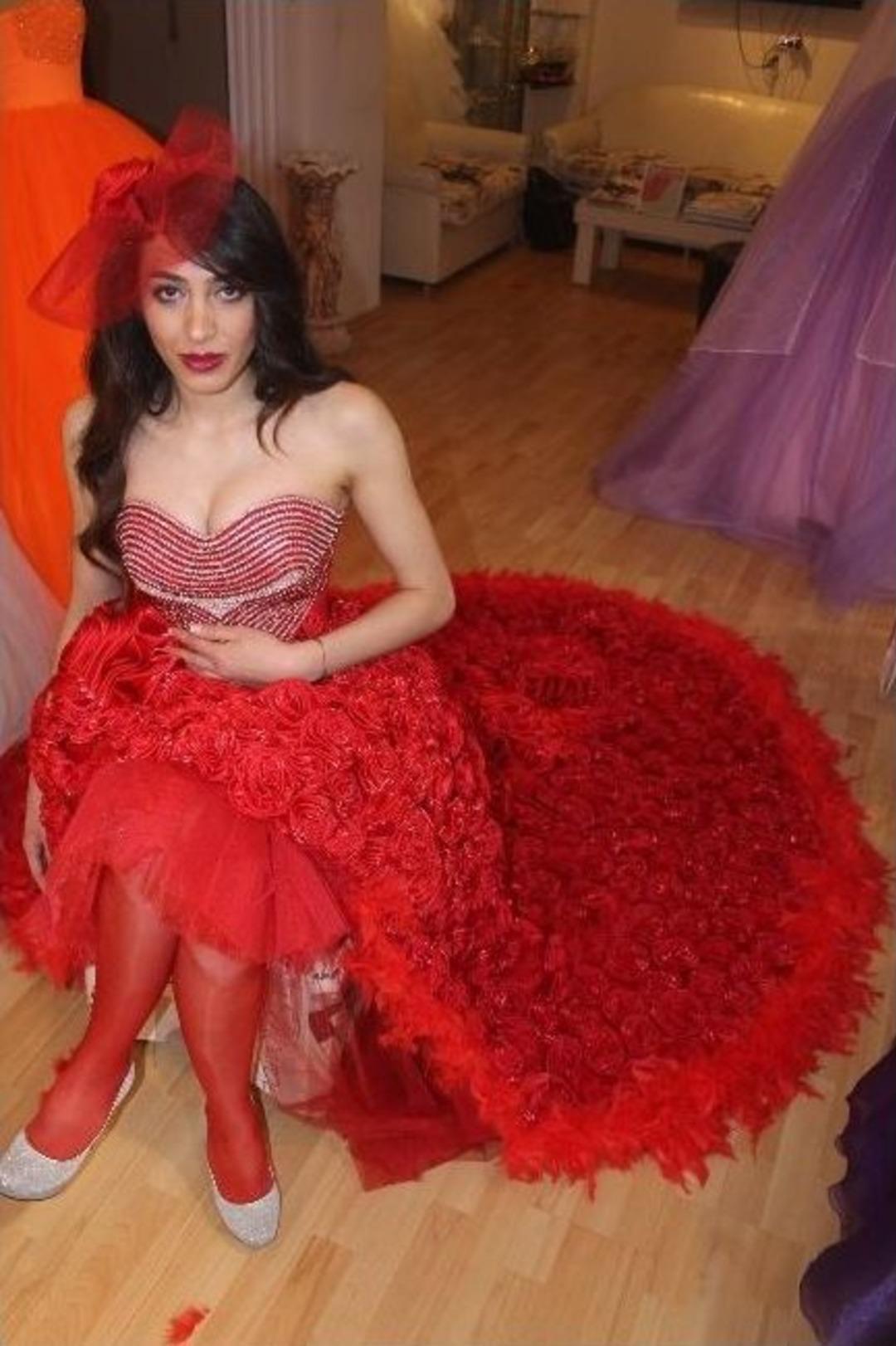 (&ouml;zel Haber ) 600 G&uuml;lden Yapılan Elbise G&ouml;z Kamaştırıyor