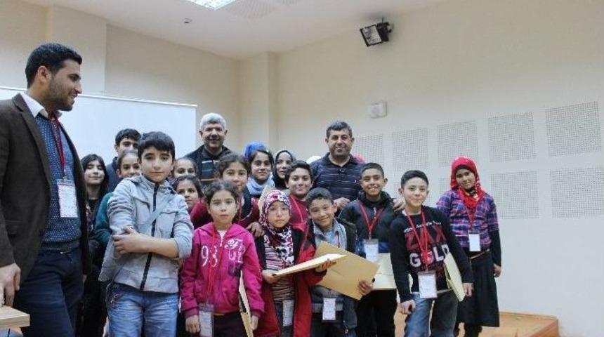 Kamp Dışında Yaşayan Suriyeli &Ccedil;ocuklara Eğitim
