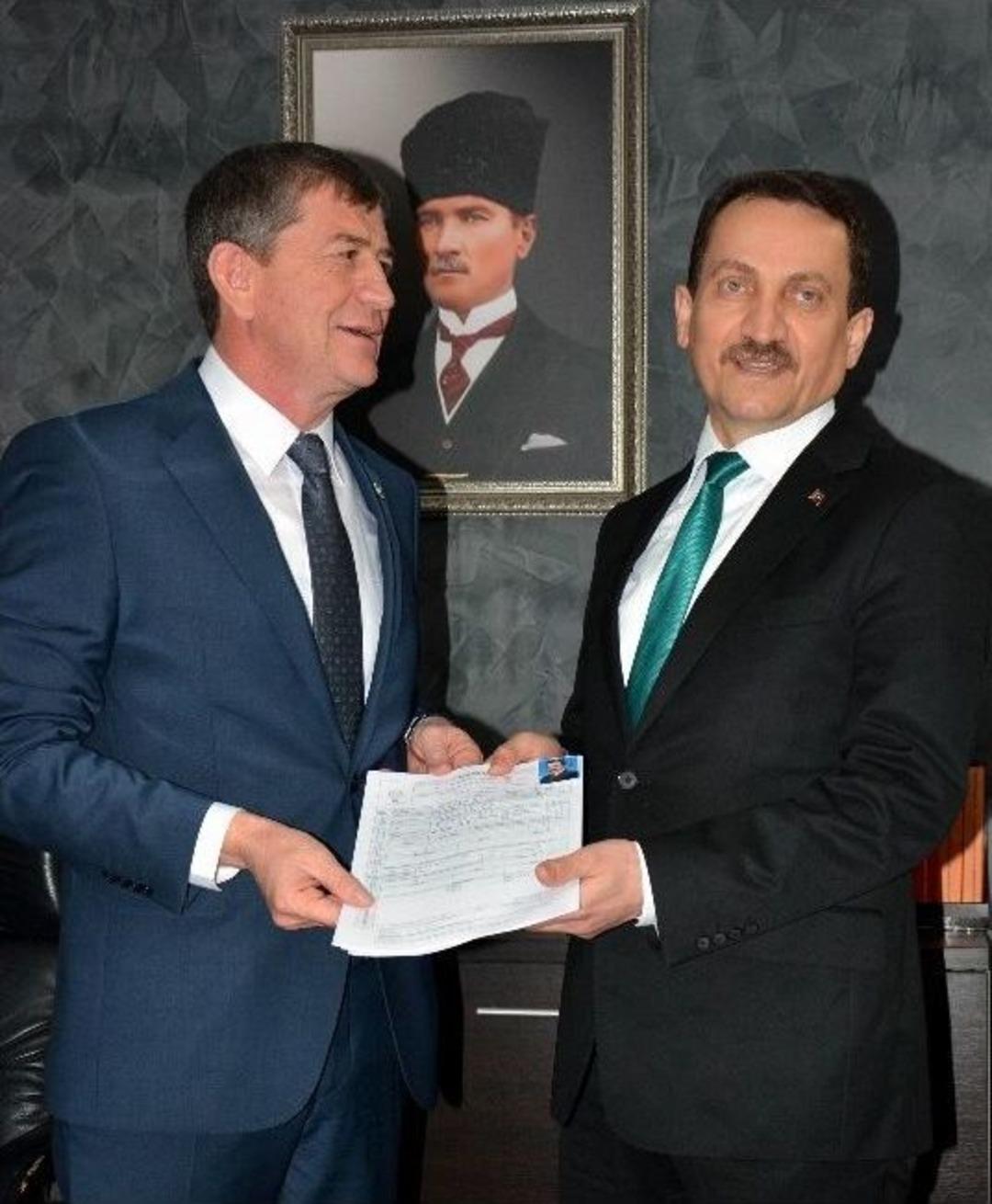 Mehmet Atalay, Ak Parti Rozetini Takarak Siyasete Adım Attı