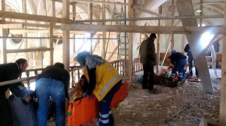 Camide Tahta Iskele &Ccedil;&ouml;kt&uuml;: 2 Yaralı