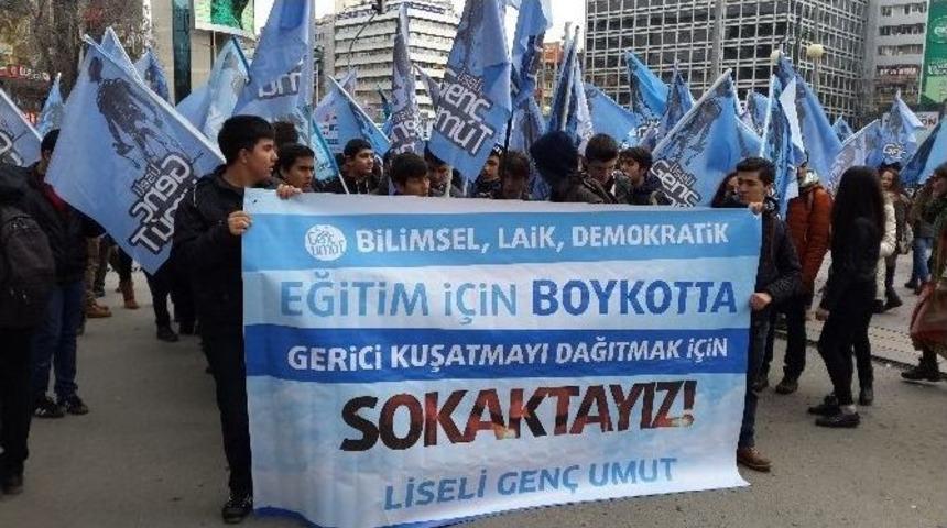 Liselilerden Bakanlık &Ouml;n&uuml;nde Eylem