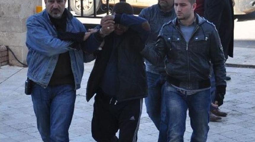 33 Ayrı Su&ccedil;tan 5 Yıldır Aranan Zanlı Didim'de Yakalandı